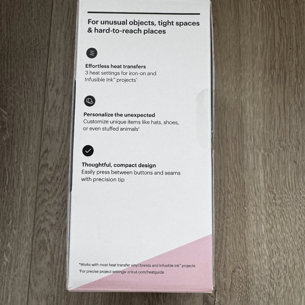 Cricut EasyPress Mini, Raspberry Compact Handheld Heat Press Machine - Picture 3 of 4